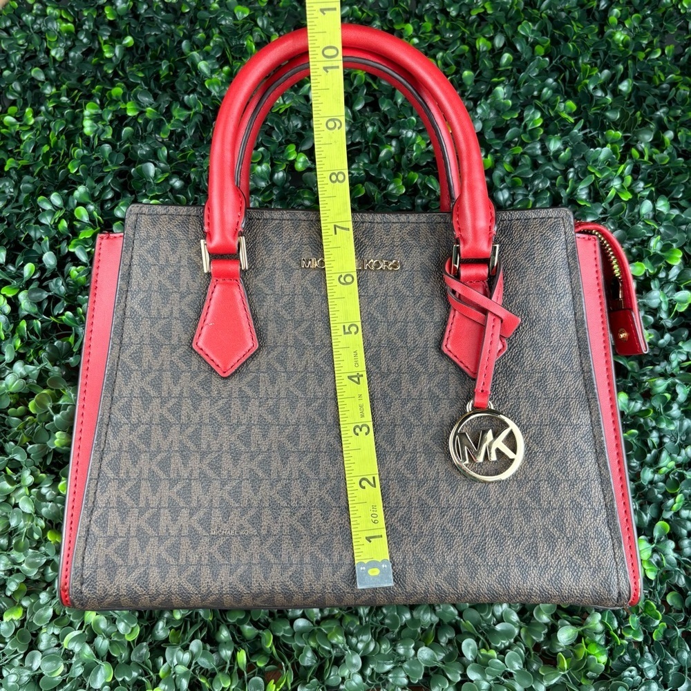 MICHAEL KORS HOPE MEDIUM MESSENGER Signature Satchel - Picture 13 of 14